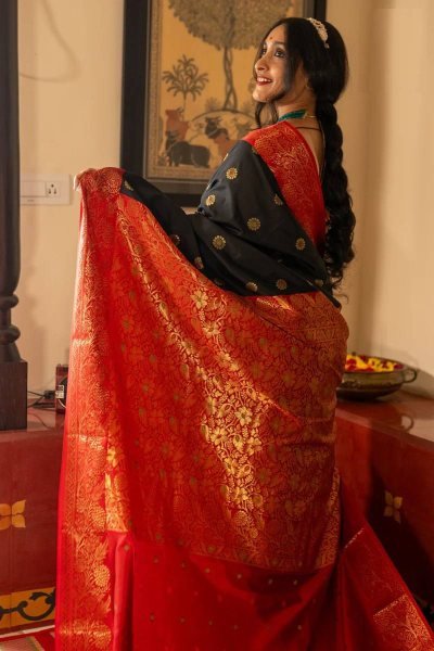 Efficient Black Women's Lichi Silk Saree with Rich Jacquard Pallu For Festival Silk Sarees Wholesale