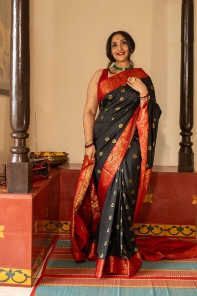 Efficient Black Women's Lichi Silk Saree with Rich Jacquard Pallu For Festival Silk Sarees Wholesale