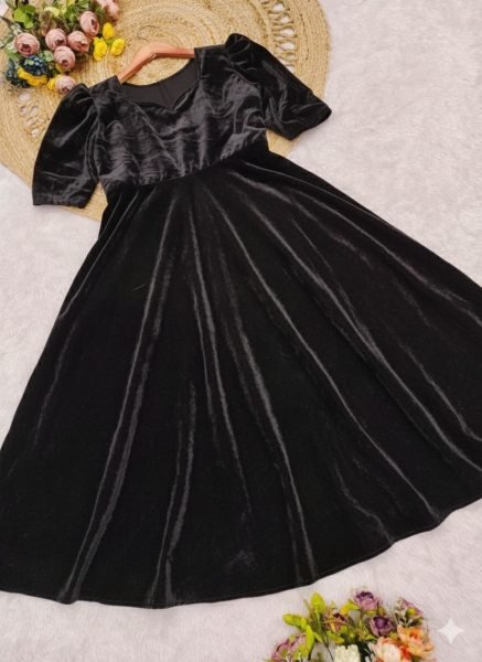 Elegant Black Velvet Dress with Short Sleeves for Evening Party Wear Western Ladies Top Wholesale