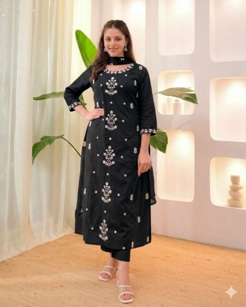 Elegant Black Women's Slub Cotton Kurti Pant Suit Set with Embroidery Work and Stylish Nazmin Dupatta Kurtis