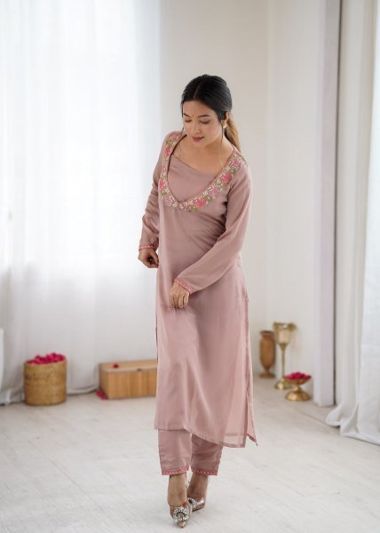 Elegant Dusty Rose Pure Georgette Floral Embroidered Kurta Pant Set for Festive Occasions Georgette Kurti 