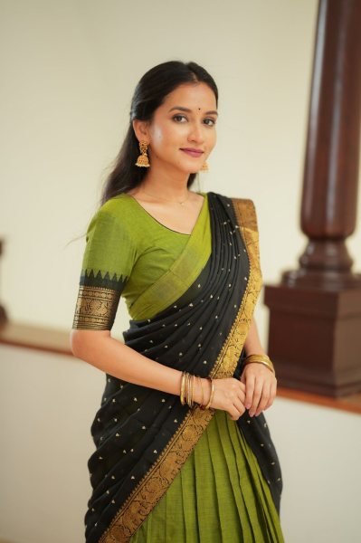 Elegant Green Kanjivaram Silk Lehenga Choli with Zari Weaving and Georgette Dupatta Half Saree Lehenga