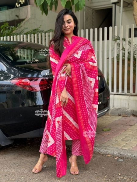 Elegant Pink Pure Cotton Traditional Lehriya Mix Bandhani Suit Set with Dupatta Kurtis
