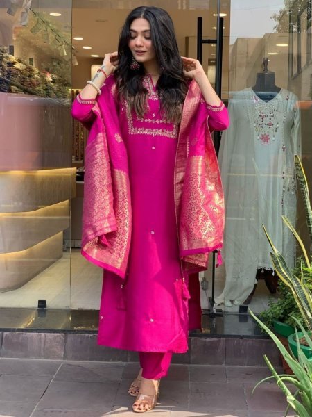 Elegant Pink Viscose Jacquard Kurta Set with Embroidered Dupatta