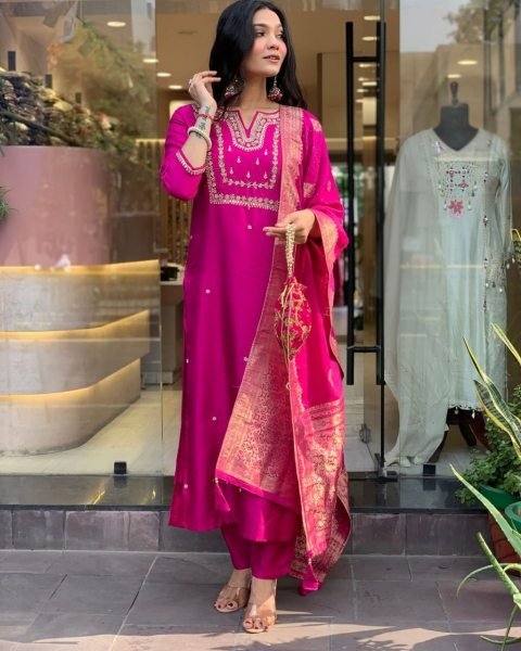 Elegant Pink Viscose Jacquard Kurta Set with Embroidered Dupatta 3 Piece Kurti Set