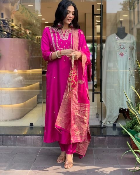 Elegant Pink Viscose Jacquard Kurta Set with Embroidered Dupatta 3 Piece Kurti Set