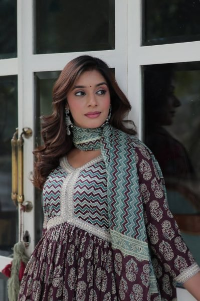 Elegant Side Cut Pure Cotton Kurti Set with Dupatta 3PC Fully Stitched Summer Wear Ready to Wear Collection for Bulk Available  Straight Cut Long Kurtis