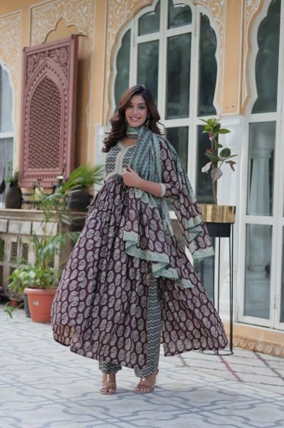 Elegant Side Cut Pure Cotton Kurti Set with Dupatta 3PC Fully Stitched Summer Wear Ready to Wear Collection for Bulk Available  Straight Cut Long Kurtis