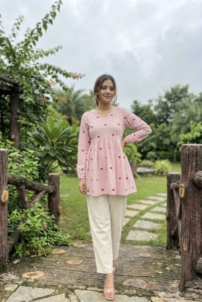 Enduring Pink Cotton Top Pant Set with Heart Embroidery for Summer Wear Tunics kurti