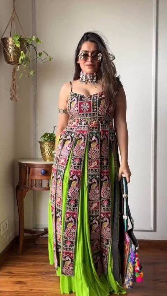 Ethnic Parrot Green Elegant Bangalore Silk Lehenga Set with Sequins Thread Work Design Navratri Lehnega Choli