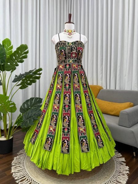 Ethnic Parrot Green Elegant Bangalore Silk Lehenga Set with Sequins Thread Work Design Navratri Lehnega Choli