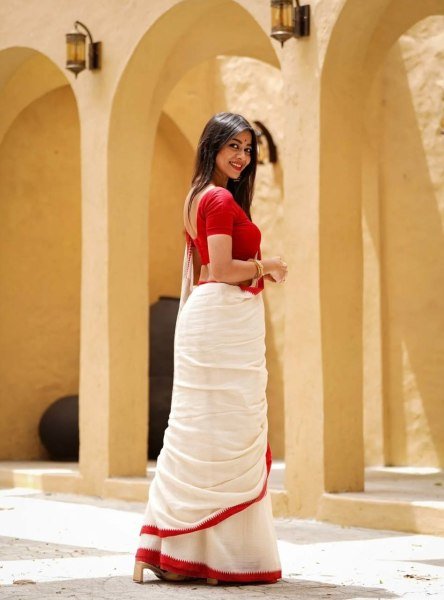 Ethnic White Premium Linen Cotton Digital Printed Saree with Contrast Border Printed Cotton Sarees Wholesale