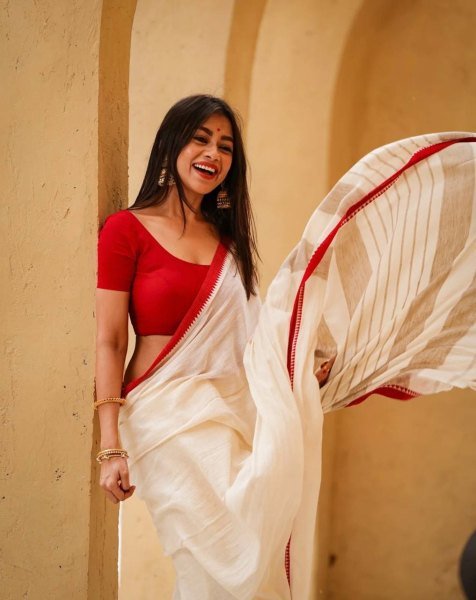 Ethnic White Premium Linen Cotton Digital Printed Saree with Contrast Border Printed Cotton Sarees Wholesale