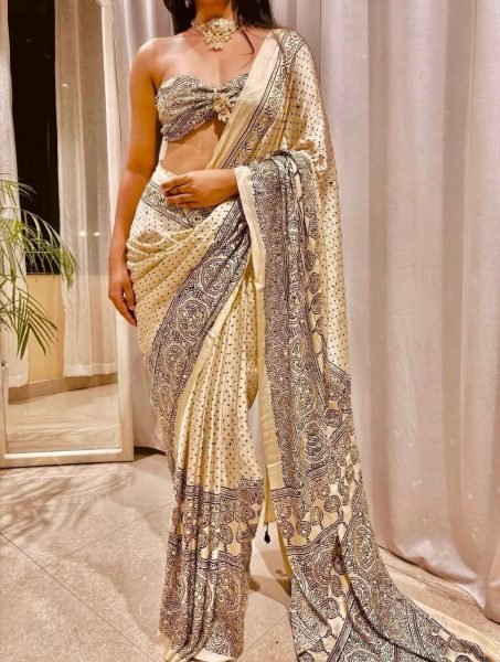 Exceptional Cream Gajji Silk Saree with Mirror Work Border and Matching Blouse For Festival Silk Sarees Wholesale
