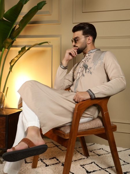 Exceptional Cream Men's Viscose Silk Kurta with Semi Cotton Chudidar Set Kurta Pajama Wholesale