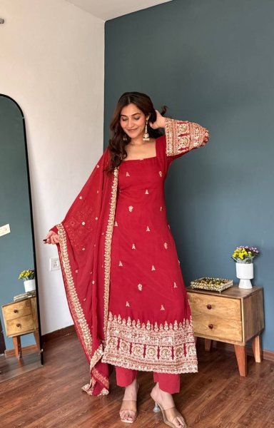 Exceptional Red Women s Heavy Faux Georgette Kurta Pant Dupatta Set with Embroidery Ready To Wear Collection