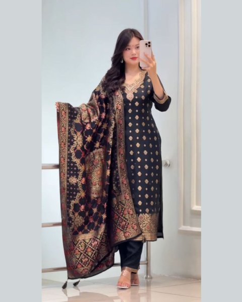 Exclusive Black Kanjivaram Glass Tissu Ethnic Set with Designer Dupatta Cotton Kurtis Wholesale