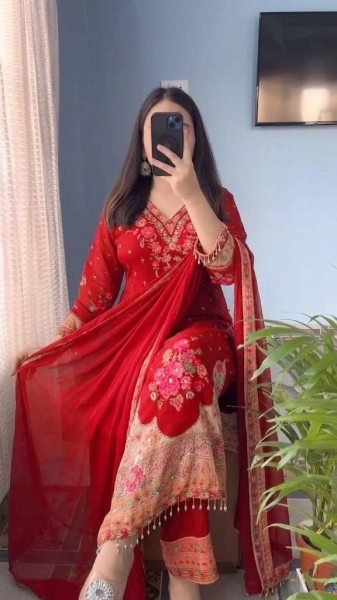 Exclusive Red Original Mirror Work Kurti Suit Set With Dupatta at Manufacturer Price Printed Kurtis