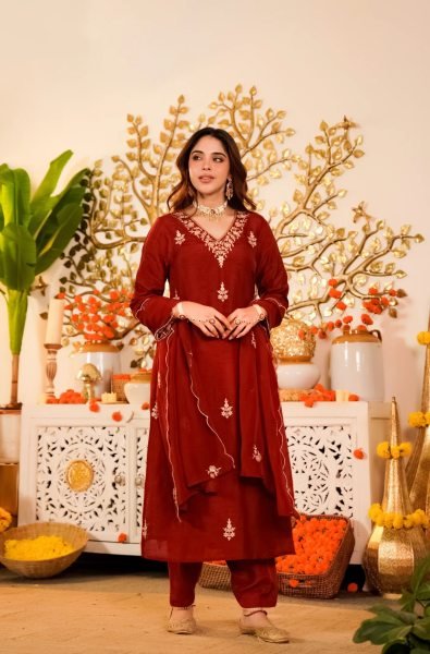 Exquisite Red Trendy Embroidered Kurti Set with Organza Dupatta Embroidery Kurtis 