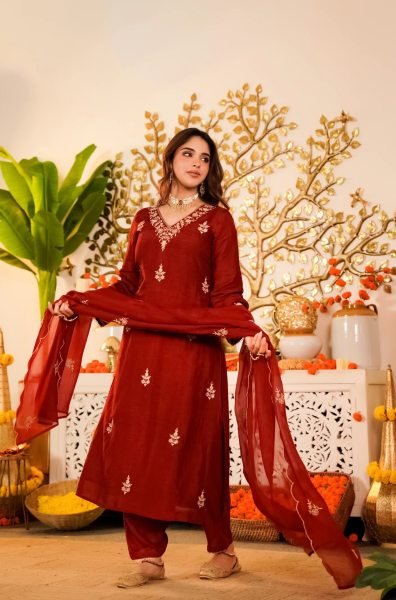 Exquisite Red Trendy Embroidered Kurti Set with Organza Dupatta Embroidery Kurtis 