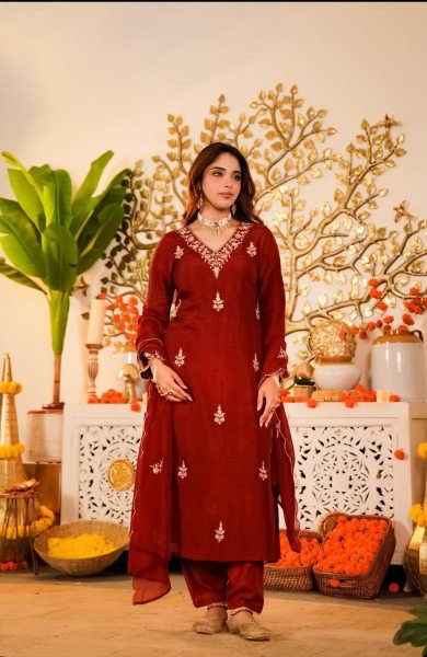 Exquisite Red Trendy Embroidered Kurti Set with Organza Dupatta Embroidery Kurtis 