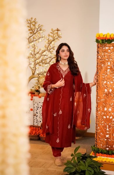 Exquisite Red Trendy Embroidered Kurti Set with Organza Dupatta Embroidery Kurtis 