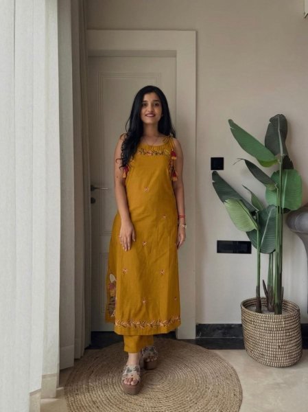 Exquisite Yellow Heavy Fandy Silk Top with Farshi Salwar and Dupatta Set Cotton Kurtis Wholesale