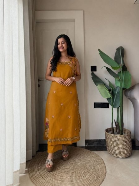 Exquisite Yellow Heavy Fandy Silk Top with Farshi Salwar and Dupatta Set Cotton Kurtis Wholesale