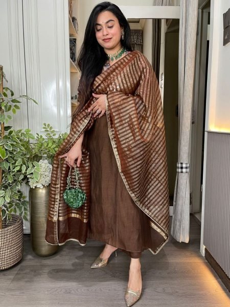 Fascinating Chanderi 3 pic Kurti Set With Jacquard Dupatta For Boutique Price Kurtis