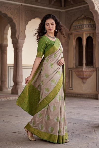 Fascinating Green Banarasi Silk Saree with Rich Pallu and Unique Zari Border For Festival Silk Sarees Wholesale
