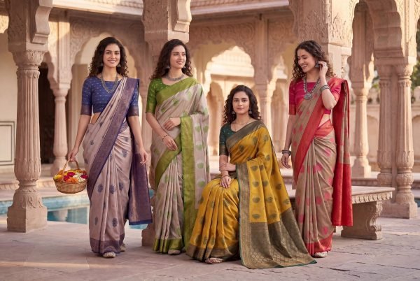 Fascinating Green Banarasi Silk Saree with Rich Pallu and Unique Zari Border For Festival Silk Sarees Wholesale