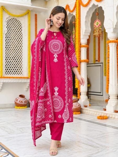 Fascinating Pink Cotton Bandhani Printed Kurta Set with Malmal Dupatta at Manufacturer  