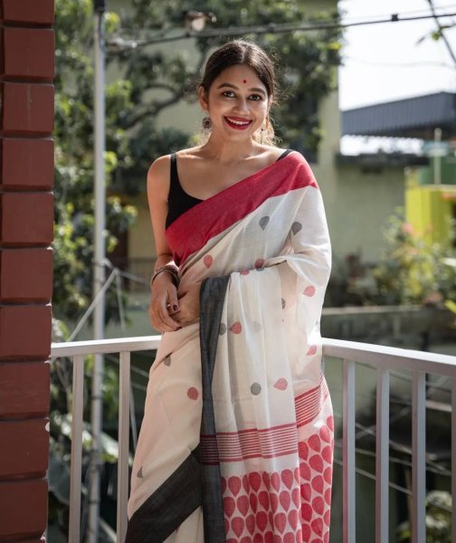 Fascinating White Linen Cotton Saree with Matching Blouse for Bluk Order  Printed Cotton Sarees Wholesale