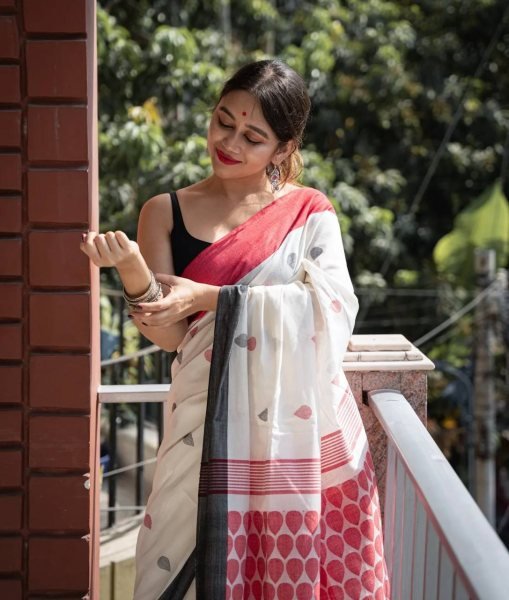 Fascinating White Linen Cotton Saree with Matching Blouse for Bluk Order  Printed Cotton Sarees Wholesale