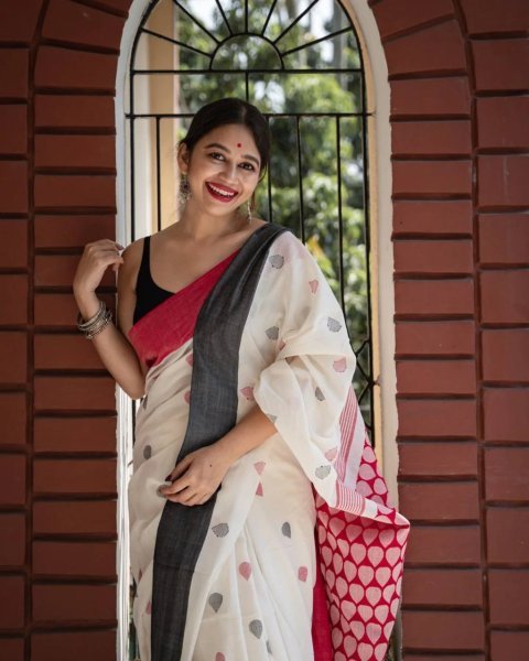 Fascinating White Linen Cotton Saree with Matching Blouse for Bluk Order  Printed Cotton Sarees Wholesale