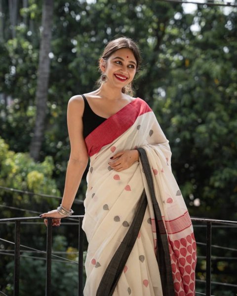 Fascinating White Linen Cotton Saree with Matching Blouse for Bluk Order  Printed Cotton Sarees Wholesale