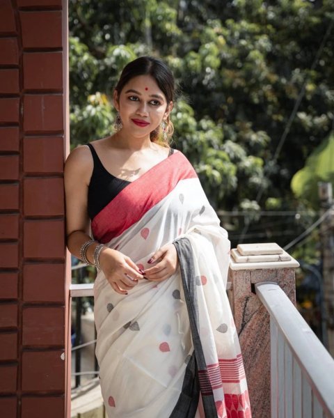 Fascinating White Linen Cotton Saree with Matching Blouse for Bluk Order  Printed Cotton Sarees Wholesale