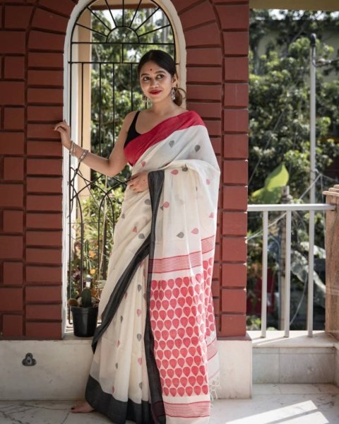 Fascinating White Linen Cotton Saree with Matching Blouse for Bluk Order  Printed Cotton Sarees Wholesale