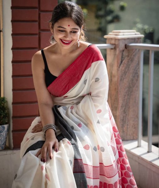Fascinating White Linen Cotton Saree with Matching Blouse for Bluk Order  Printed Cotton Sarees Wholesale
