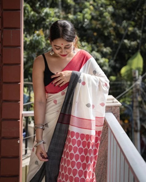Fascinating White Linen Cotton Saree with Matching Blouse for Bluk Order  Printed Cotton Sarees Wholesale