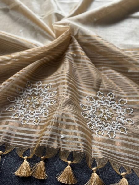 Festive Royal Look Golden Trusser Saree with Rich Zari Weaving Work For Wedding Designer Wedding Sarees Wholesale