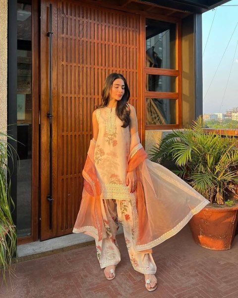 Floral Digital Print Farsi Palazzo Set with Embroidered Georgette Top &  Tabby Silk Dupatta Ready To Wear Collection