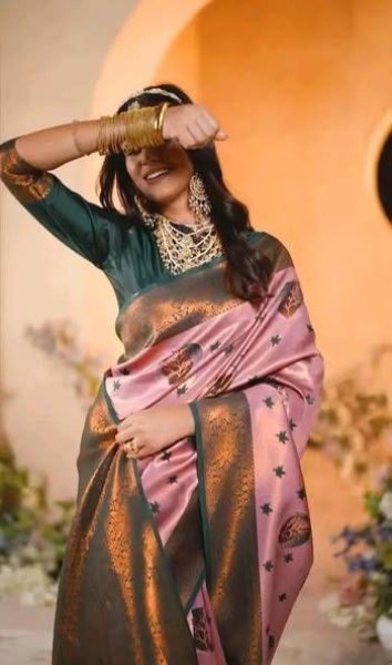Floral Woven Banarasi Saree With Contrast Green Border Soft Silk Look Banarasi Saree Wholesale