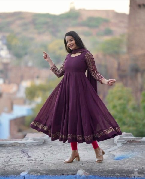 Fox Georgette With Attractive Embroidery Anarkali Kurti With Dupatta Kurti With Dupatta Wholesale