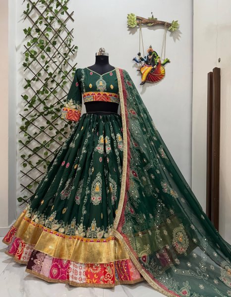 Functional Green Muslin Cotton Mirror Work Lehenga Choli for Navratri and Garba Nights Navratri Lehnega Choli