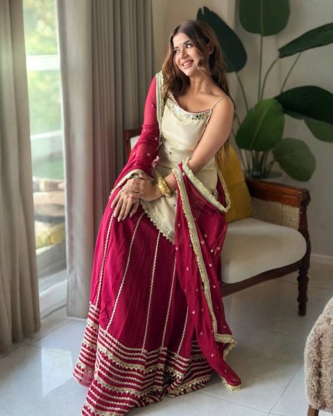 Functional White Fendy Silk Top And Georgette Lehenga Using Lace Work For Function Ready To Wear Collection