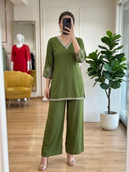 Futuristic Green Premium Daily Wear Cotton Co-Ord Set with Comfortable Fit Kurtis