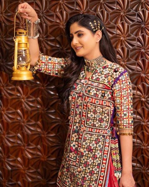 Geeta Rabari Navratri Muslin Cotton Chaniya Chol with Real Mirror Work at Wholesale Rate Navratri Lehnega Choli