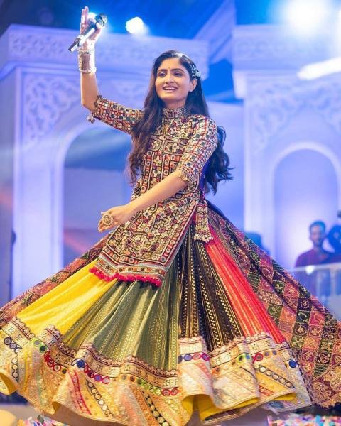 Geeta Rabari Navratri Muslin Cotton Chaniya Chol with Real Mirror Work at Wholesale Rate Navratri Lehnega Choli