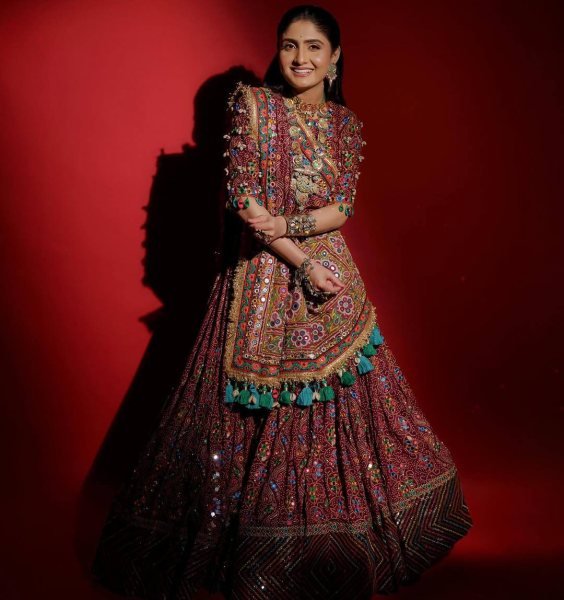 Geeta Rabari Style Muslin Mirror Work Lehenga Choli Set Perfect for Dandiya Nights Navratri Lehnega Choli